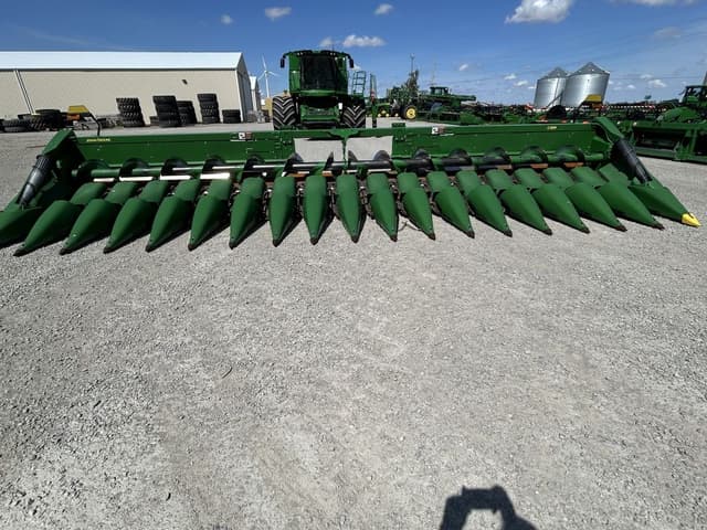Image of John Deere C18R equipment image 4