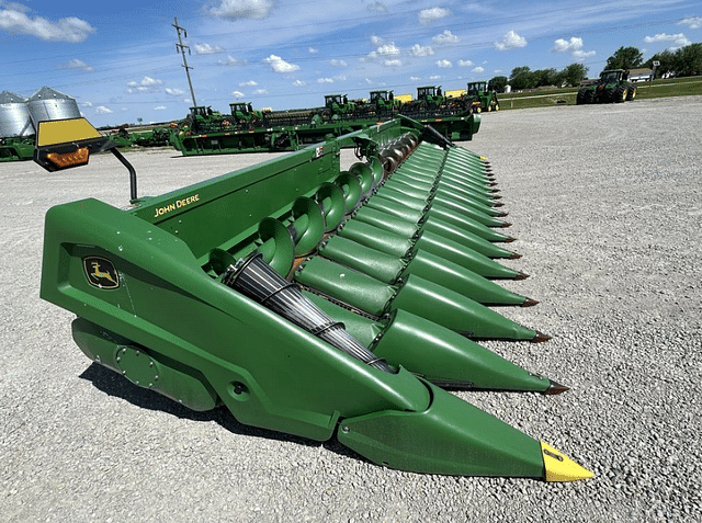 Image of John Deere C18R equipment image 1