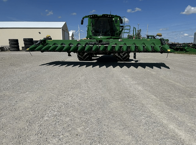 Image of John Deere C18R equipment image 4