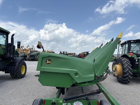 Image of John Deere C6R equipment image 4