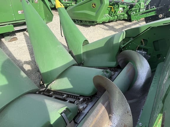 Image of John Deere C6R equipment image 4