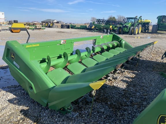 Main image John Deere C8R