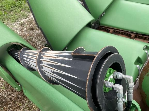 Image of John Deere C8R equipment image 2