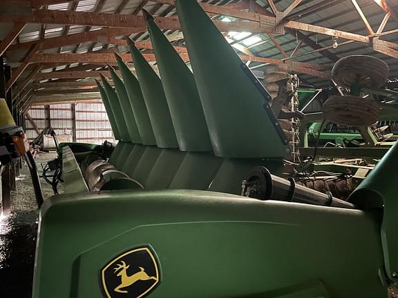 Image of John Deere C8R equipment image 4