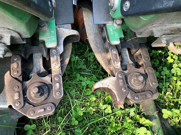 Image of John Deere C8R equipment image 4
