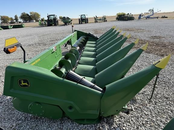 Image of John Deere C8R equipment image 1