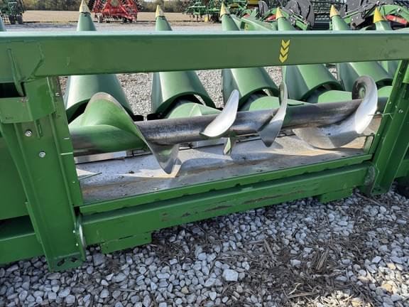 Image of John Deere C8R equipment image 3