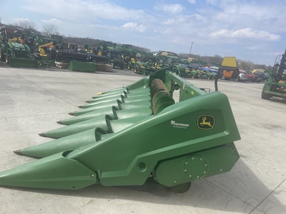 Image of John Deere C8R equipment image 4