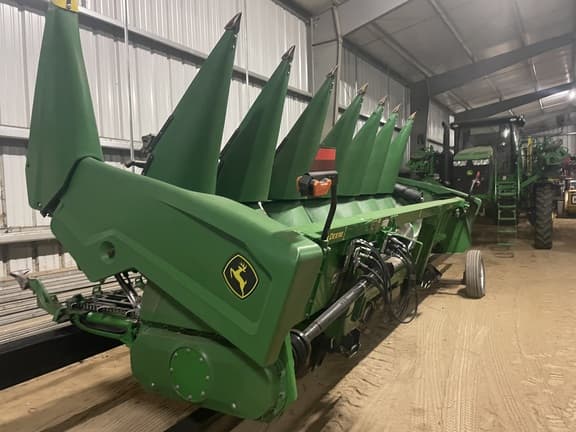 Image of John Deere C8R equipment image 3