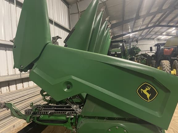 Image of John Deere C8R equipment image 4