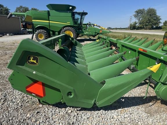 Image of John Deere C8R equipment image 4