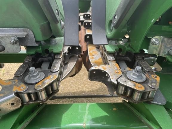 Image of John Deere C8R equipment image 2