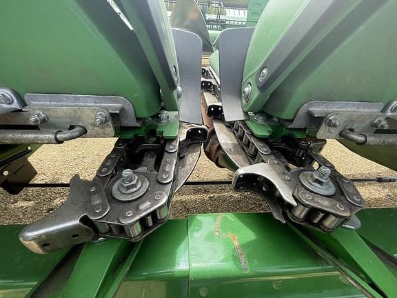 Image of John Deere C8R equipment image 4