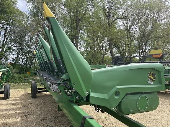 Image of John Deere C8R Primary image