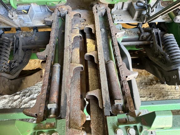 Image of John Deere C8R equipment image 2