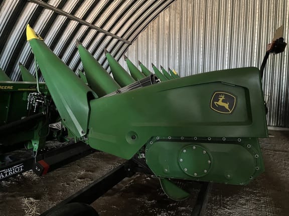 Main image John Deere C8R