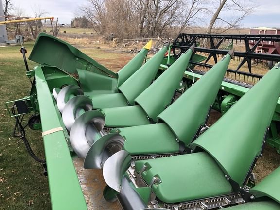 Main image John Deere C8R