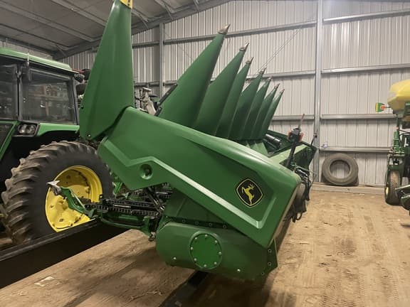 Image of John Deere C8R equipment image 1