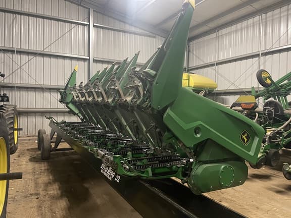 Image of John Deere C8R equipment image 3