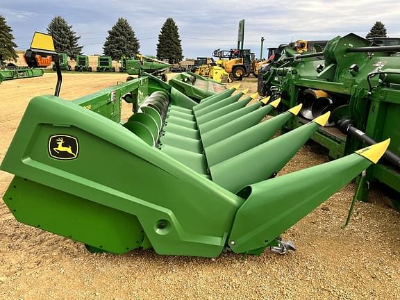 Image of John Deere C8R Primary image