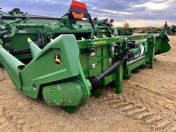 Image of John Deere C8R equipment image 3