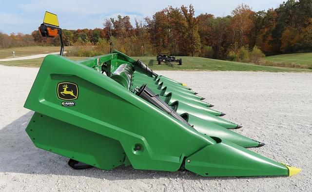 Image of John Deere C8R equipment image 3