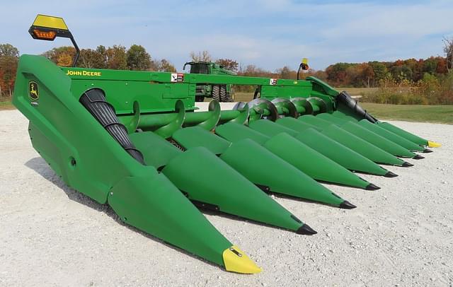 Image of John Deere C8R equipment image 1