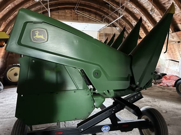 Image of John Deere C8R equipment image 1