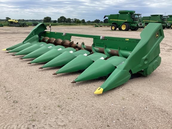 Image of John Deere C8R equipment image 1