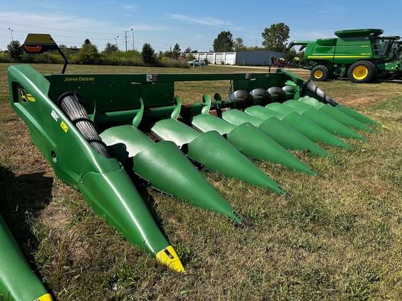Image of John Deere C8R equipment image 1