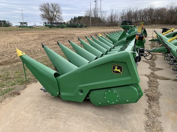 Main image John Deere C8R