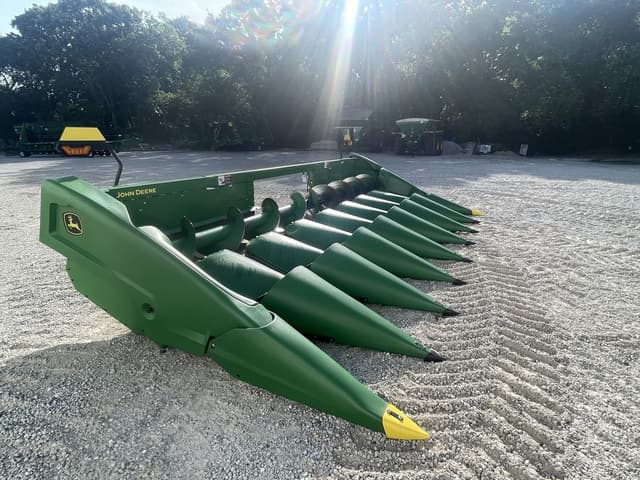 Image of John Deere C8R equipment image 1