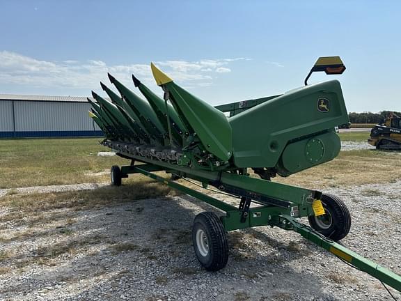 Image of John Deere C8R equipment image 1