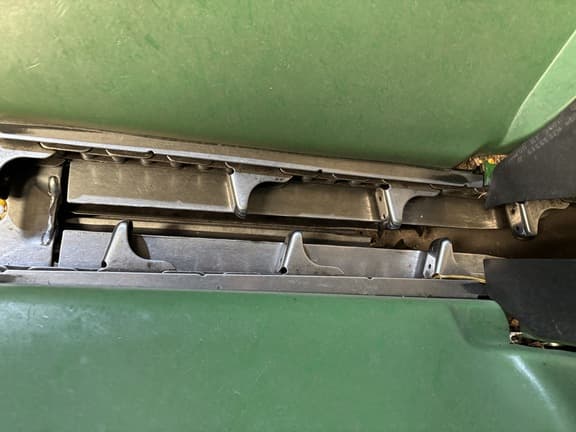 Image of John Deere C8R equipment image 4