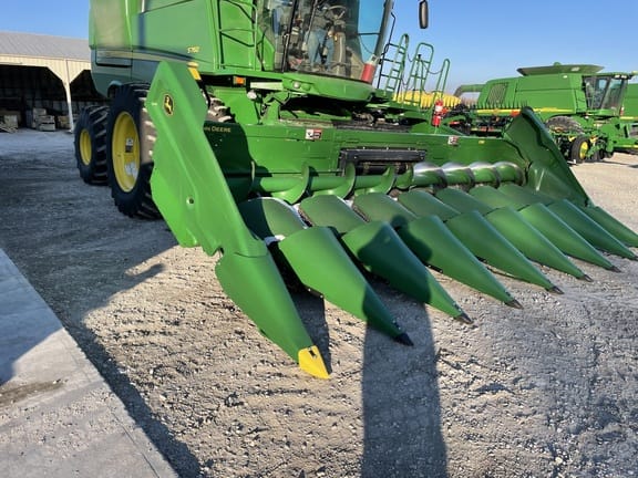 Main image John Deere C8R