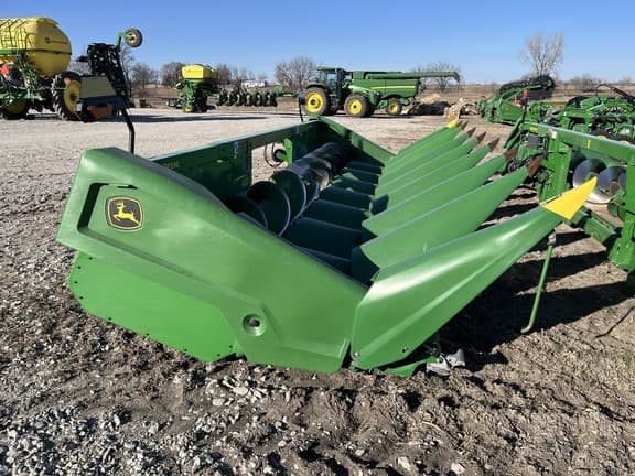 Image of John Deere C8R equipment image 1