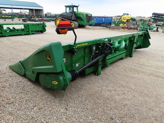 Image of John Deere C8R equipment image 4