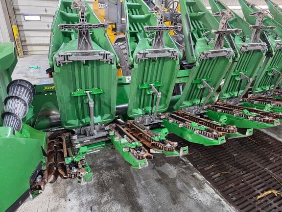 Image of John Deere C8R equipment image 1