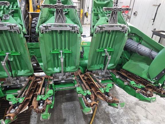 Image of John Deere C8R equipment image 4