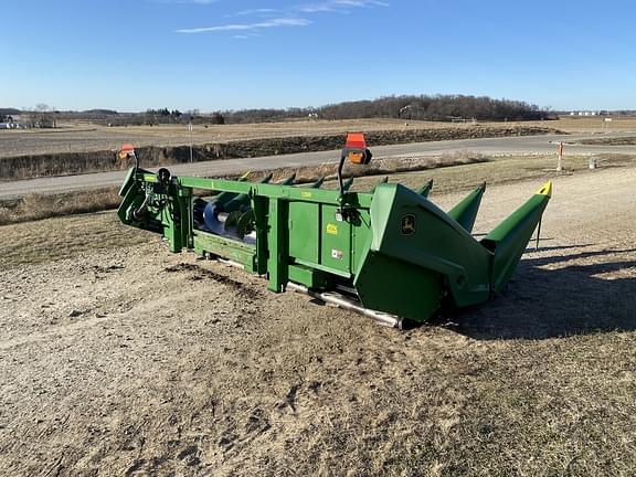 Image of John Deere C8R equipment image 4