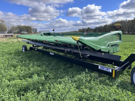 Image of John Deere C8R Primary image