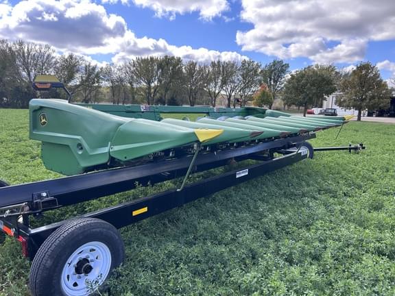 Image of John Deere C8R equipment image 3