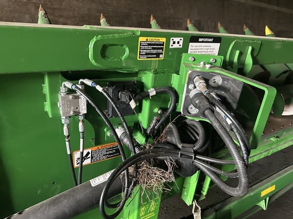 Image of John Deere C8R equipment image 3