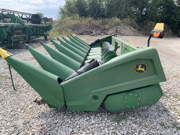 Image of John Deere C8R equipment image 1