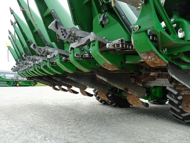 Image of John Deere C8R equipment image 4