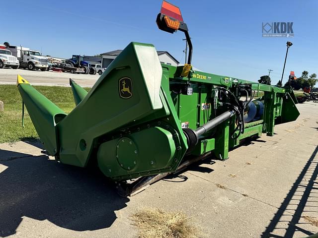 Image of John Deere C8R equipment image 2