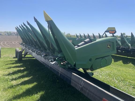 Image of John Deere C8R equipment image 2
