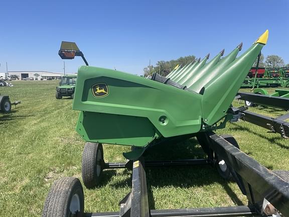 Image of John Deere C8R equipment image 3