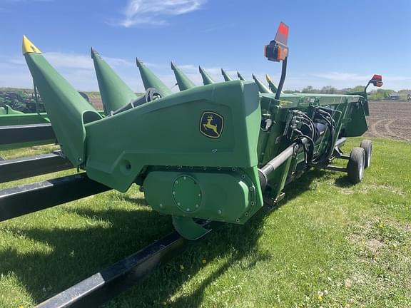 Image of John Deere C8R equipment image 1