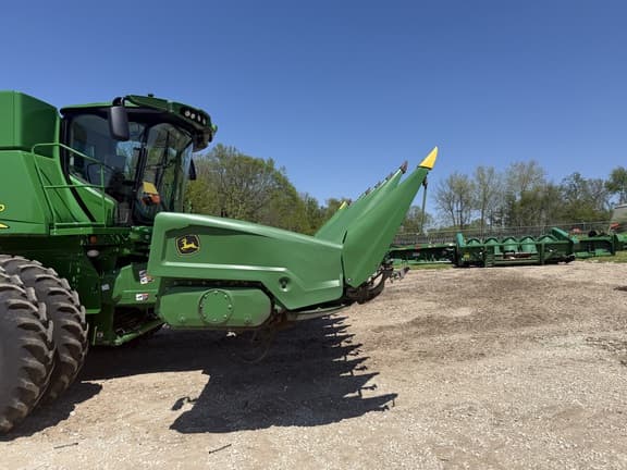 Image of John Deere C8R equipment image 1